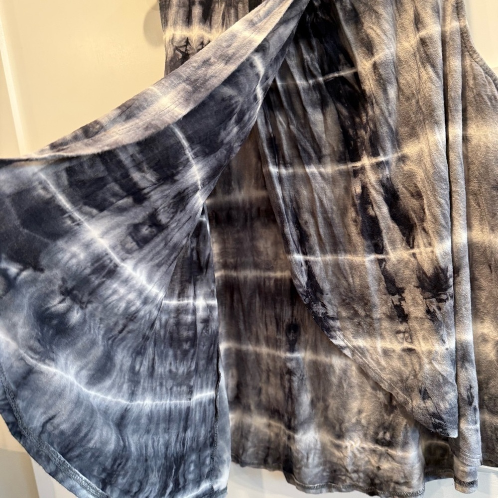 Torrid Black and Gray Tie-Dye Tank Top - Picture 7 of 8